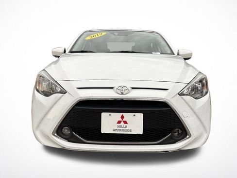 Used 2019 Toyota Yaris LE image 2