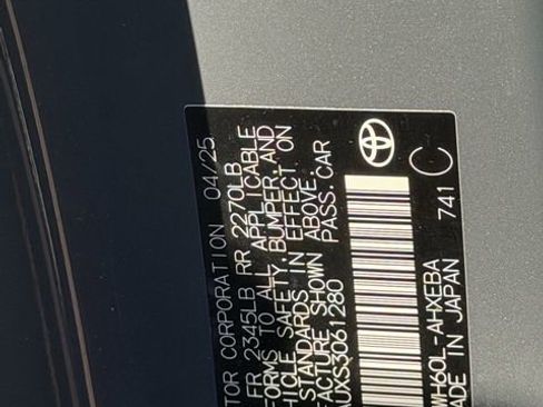 Used 2025 Toyota Prius LE image 10