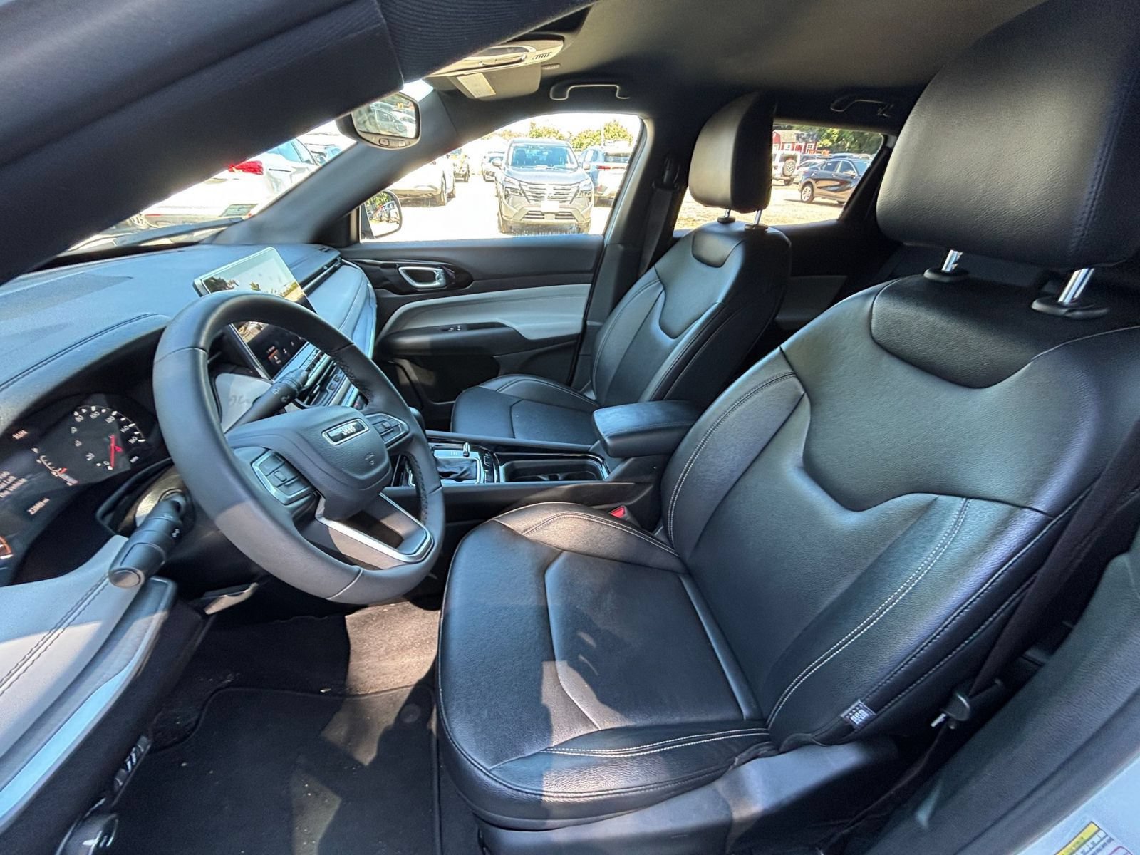 Used 2025 Jeep Compass Limited AWD/4WD image 37