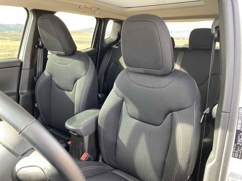 Certified 2023 Jeep Renegade Altitude w/ Sun/Sound Group image 15