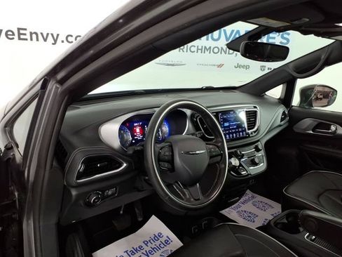 Used 2020 Chrysler Pacifica Limited w/ S Appearance Package FWD image 13