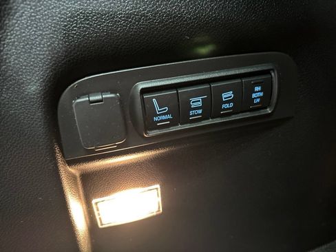 Used 2019 Ford Explorer Limited w/ Ford Safe & Smart Package AWD/4WD image 32
