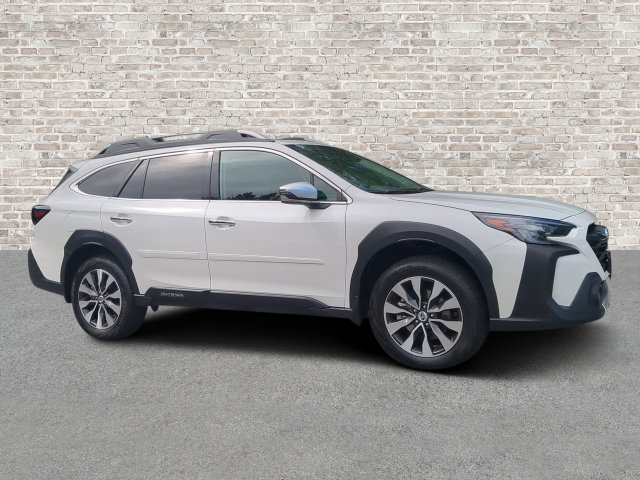Used 2025 Subaru Outback Touring XT w/ Tech Package 3 AWD/4WD image 1