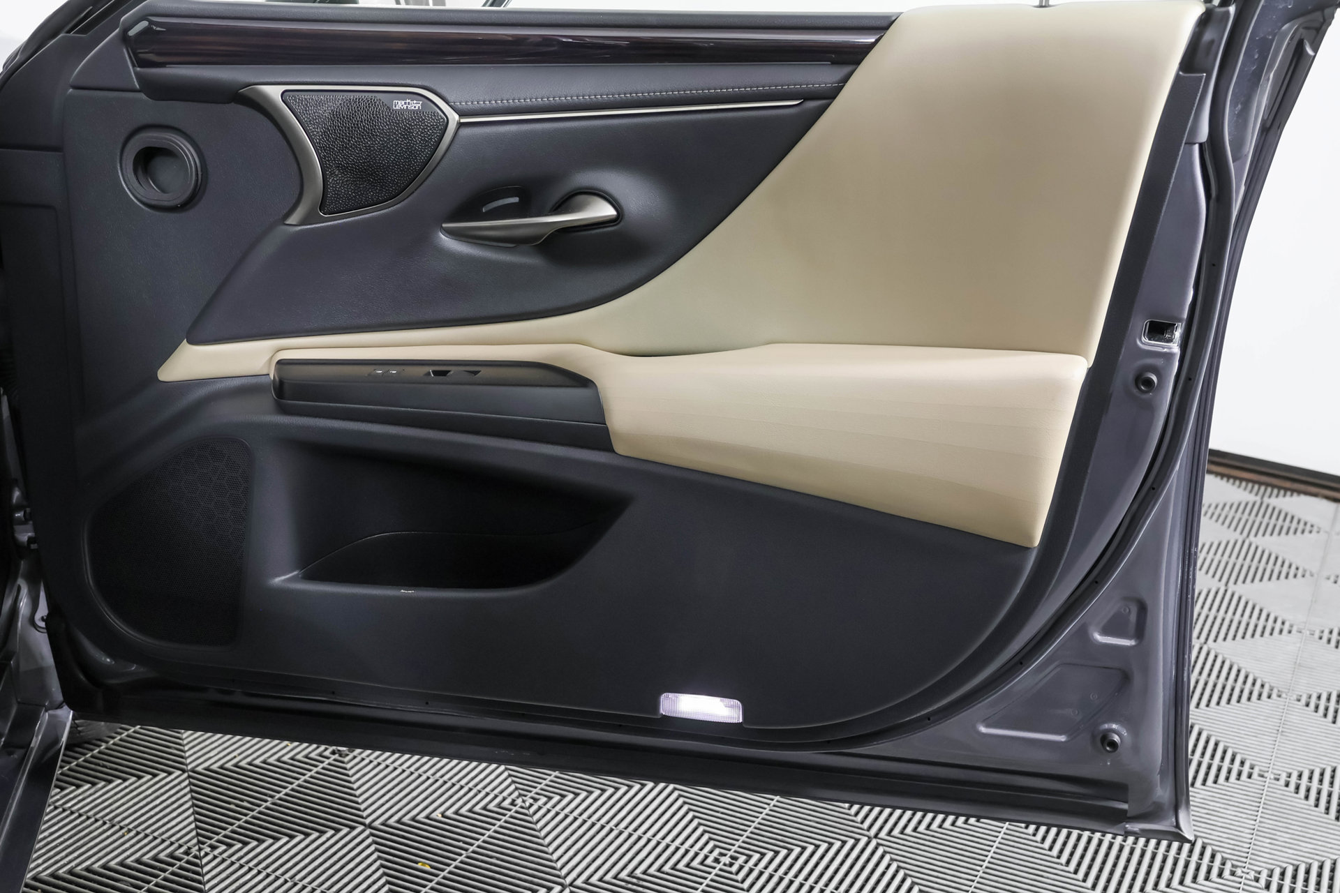 Used 2020 Lexus ES 350 w/ Luxury Package FWD image 50