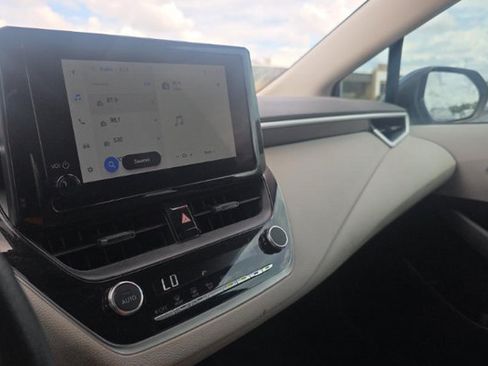 Used 2025 Toyota Corolla LE FWD image 7
