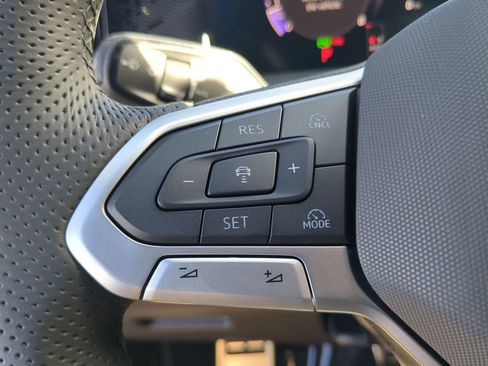 New 2026 Volkswagen Tiguan SE R-Line FWD image 28