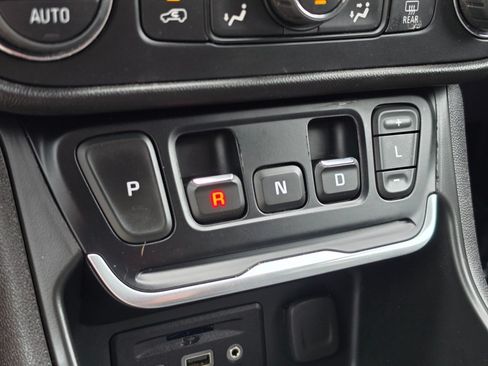 Used 2018 GMC Terrain SLT AWD/4WD image 13
