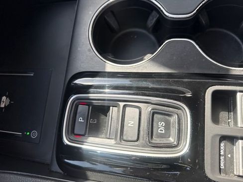 Used 2024 Honda Pilot Touring image 19