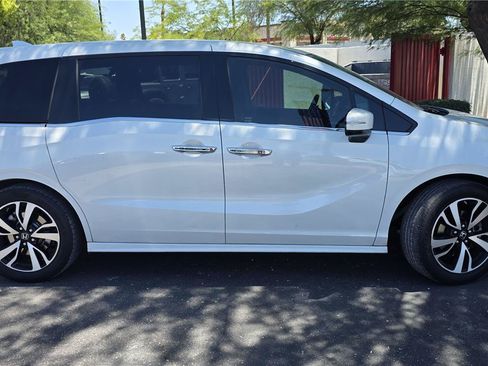 Used 2020 Honda Odyssey Elite image 3