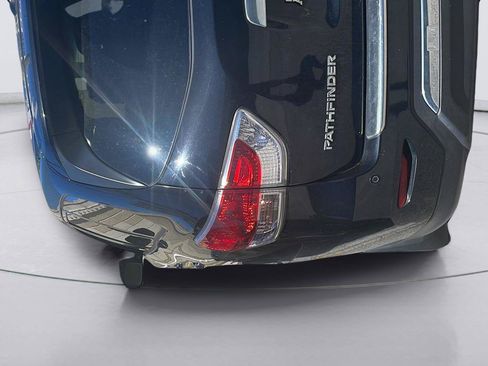 Used 2014 Nissan Pathfinder SL w/ Trailer Tow Package FWD image 17