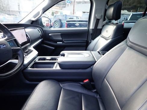 Used 2025 Ford Expedition Max Platinum image 17