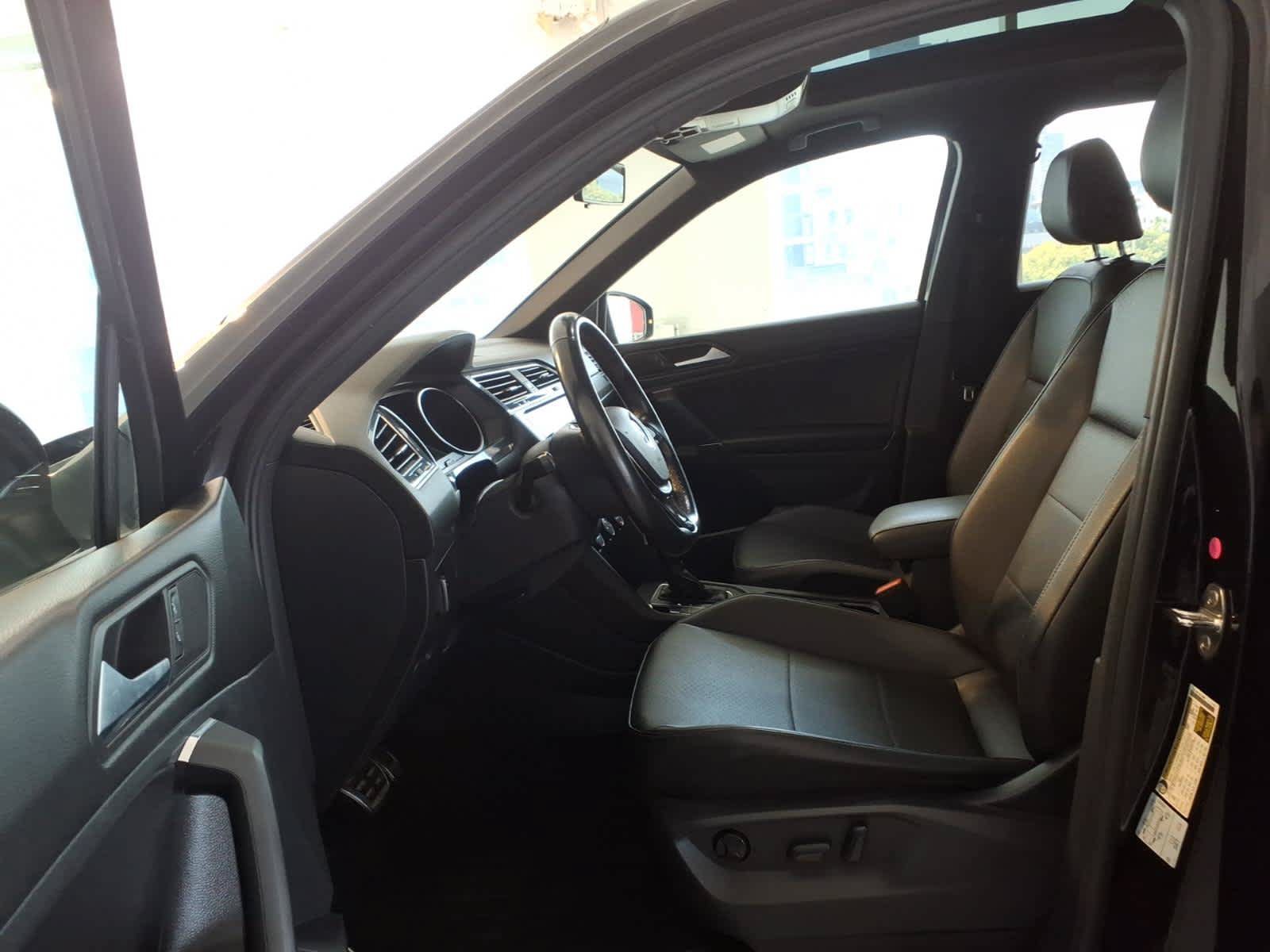 Used 2020 Volkswagen Tiguan SE R-Line AWD/4WD image 16