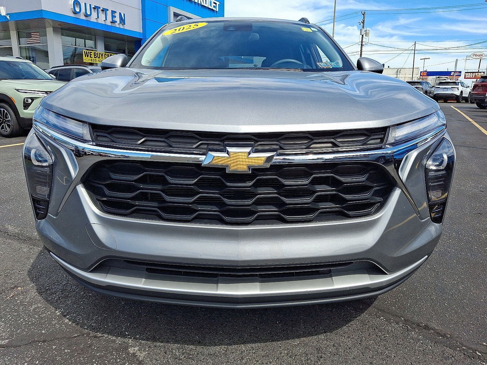 Used 2025 Chevrolet Trax LT FWD image 8