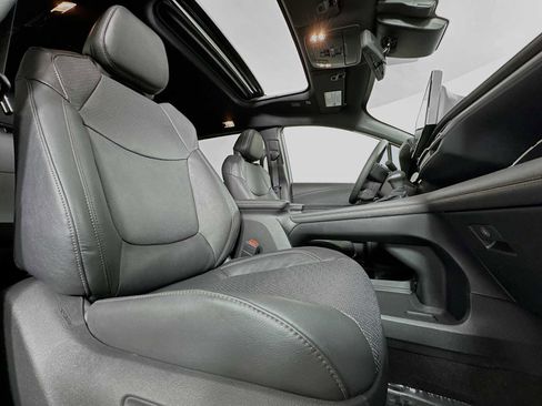 Used 2025 Toyota Sienna Platinum image 28