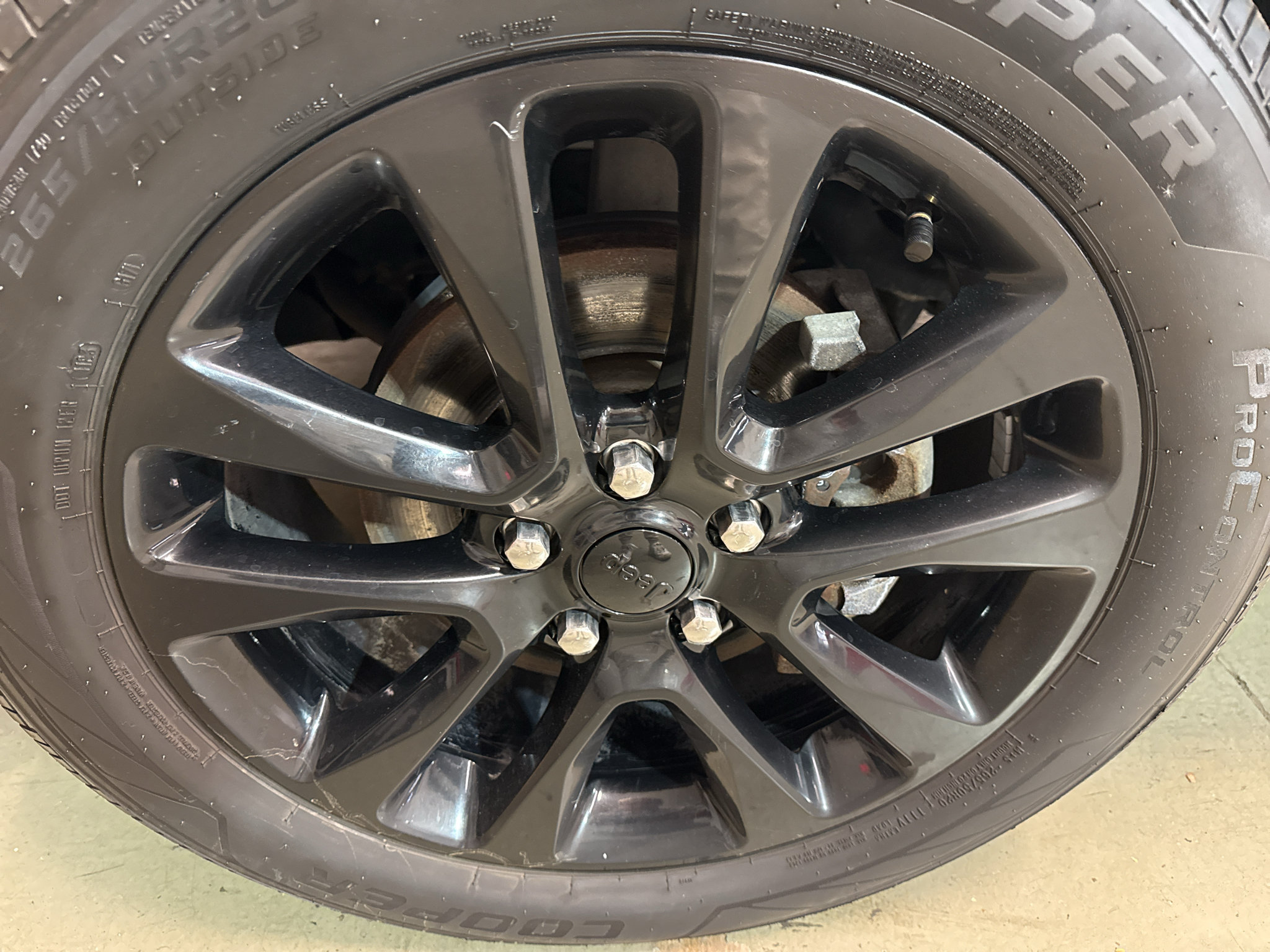 Used 2019 Jeep Grand Cherokee Altitude AWD/4WD image 35