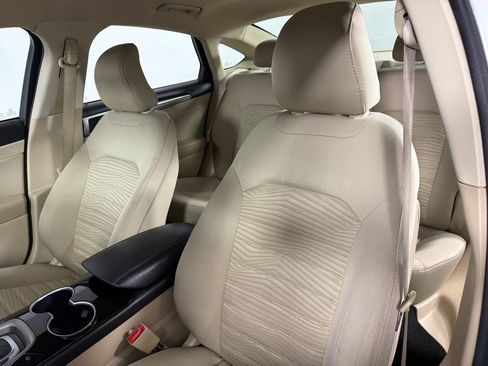 Used 2016 Ford Fusion SE FWD image 9