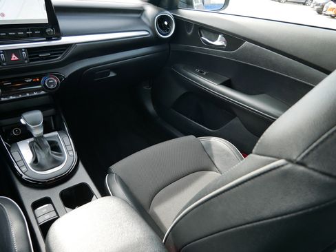 Used 2024 Kia Forte GT-Line image 11