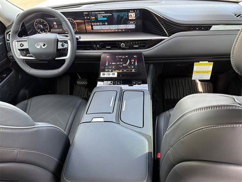 New 2026 INFINITI QX80 Luxe image 17