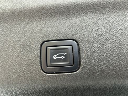 Used 2022 Chevrolet Tahoe Z71 w/ Luxury Package image 13