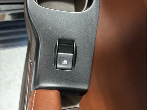 Used 2018 Chevrolet Tahoe Premier AWD/4WD image 28