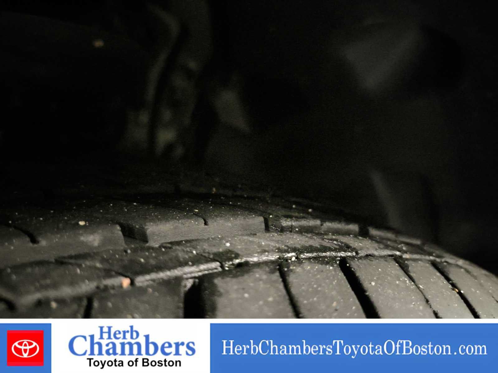Used 2025 Toyota Camry LE AWD/4WD image 9
