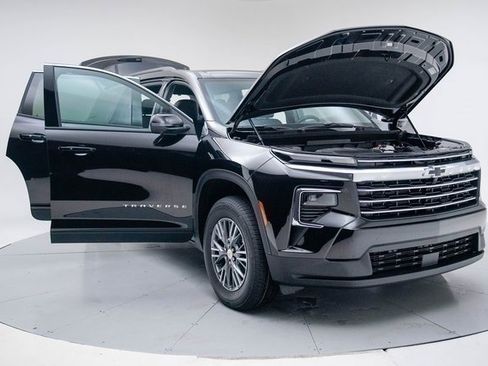 New 2026 Chevrolet Traverse LT w/ Driver Confidence Package image 16