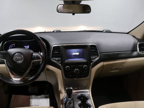 Used 2020 Jeep Grand Cherokee Laredo AWD/4WD image 16