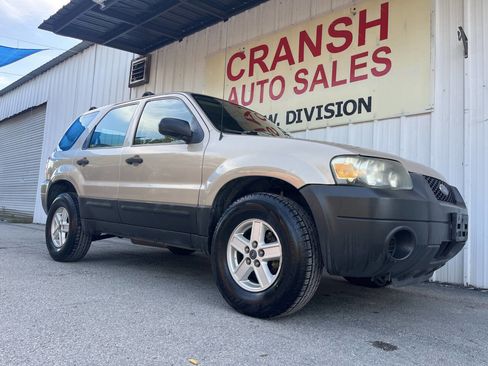 Used 2007 Ford Escape XLS image 4