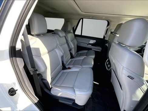 Used 2025 Ford Expedition Active AWD/4WD image 25