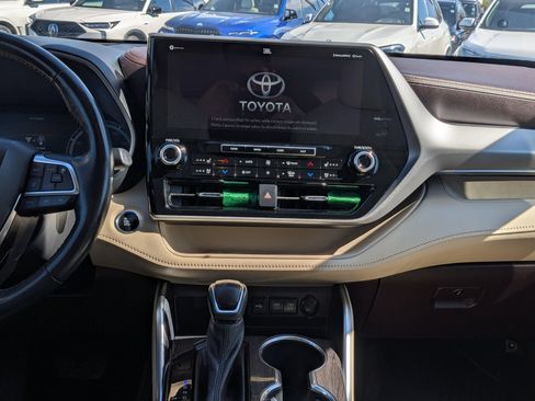 Used 2021 Toyota Highlander Platinum AWD/4WD image 11