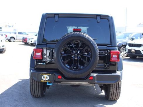 Used 2023 Jeep Wrangler Unlimited Sahara w/ Cold Weather Group AWD/4WD image 4