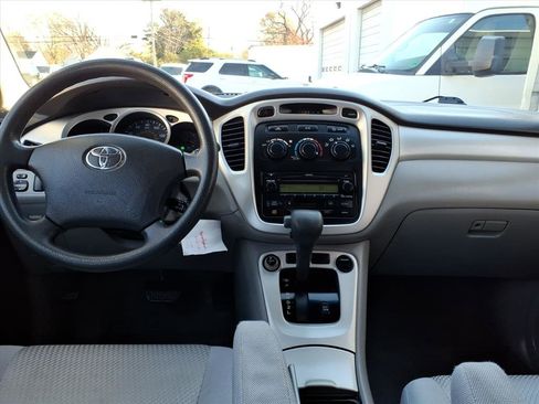 Used 2005 Toyota Highlander 2WD image 7
