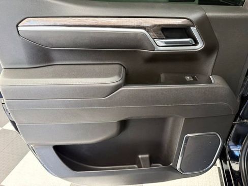 Used 2025 Chevrolet Silverado 1500 LTZ AWD/4WD image 19