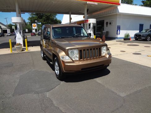 Used 2012 Jeep Liberty Sport AWD/4WD image 6