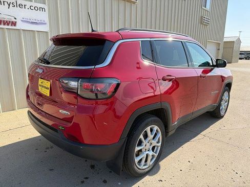 Used 2024 Jeep Compass Latitude w/ Sun and Sound Group AWD/4WD image 7