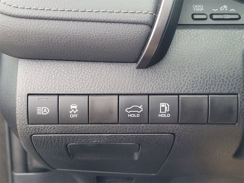 Used 2023 Toyota Camry XLE image 27