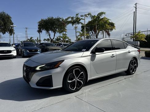 Used 2023 Nissan Altima 2.5 SR FWD image 28