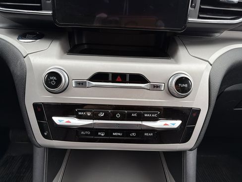 Used 2023 Ford Explorer XLT w/ Equipment Group 202A image 20