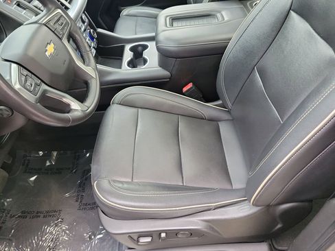 Used 2021 Chevrolet Suburban Premier w/ Premium Package image 18