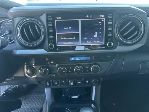 Used 2021 Toyota Tacoma TRD Off-Road w/ Technology Package AWD/4WD image 17