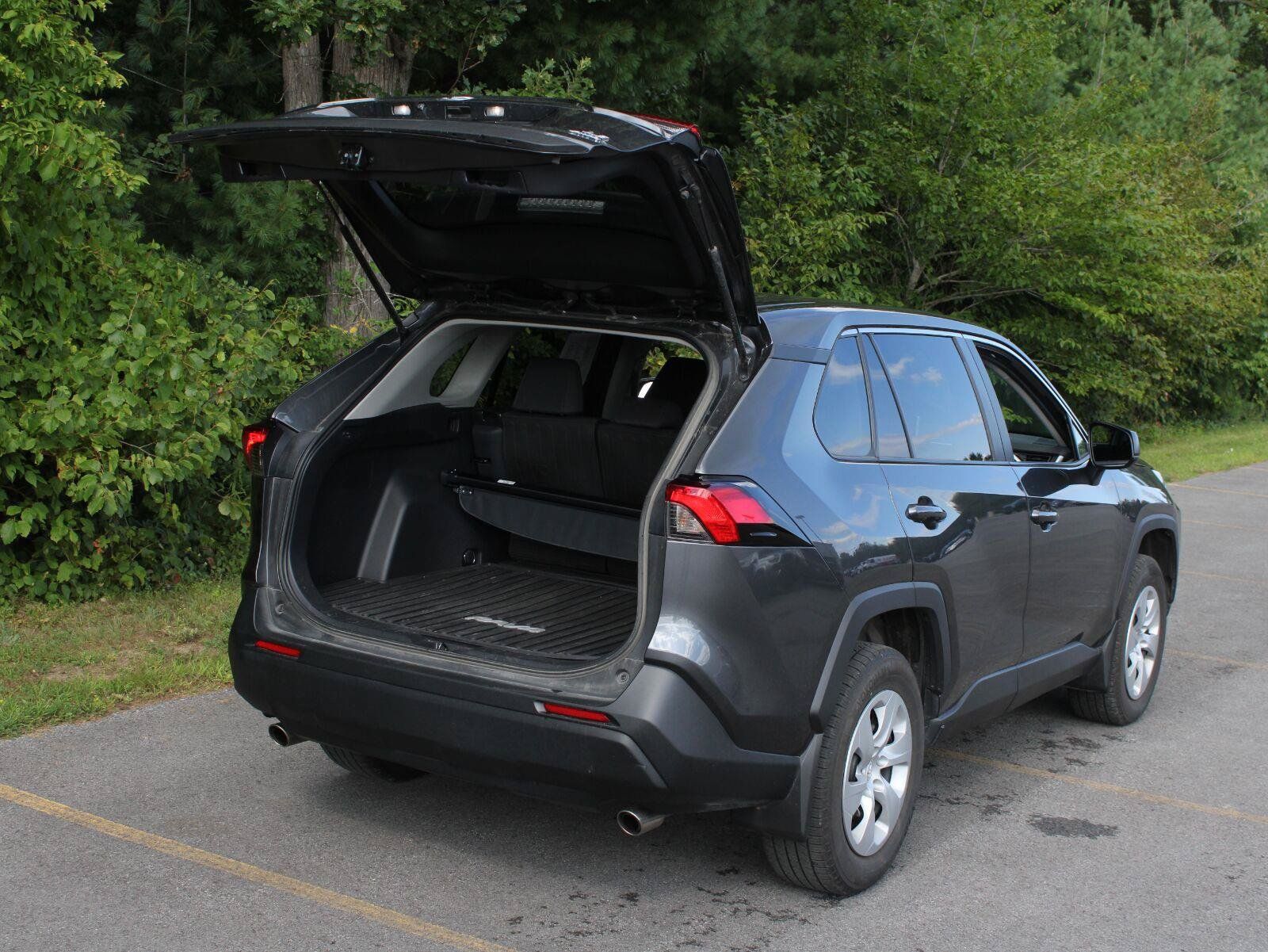 Used 2023 Toyota RAV4 LE AWD/4WD image 7
