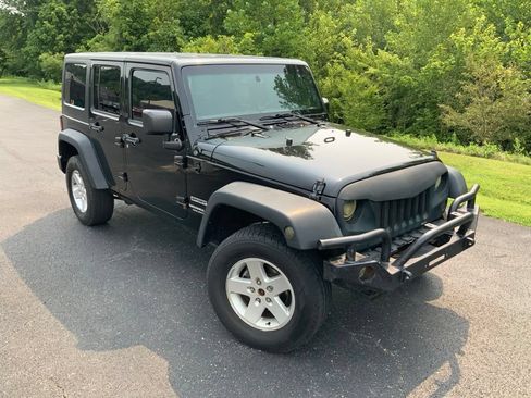 Used 2017 Jeep Wrangler Unlimited Sport w/ Quick Order Package 23S AWD/4WD image 2