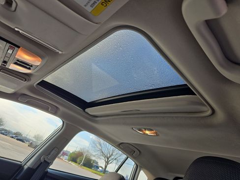 Used 2018 Subaru Impreza 2.0i Premium image 16