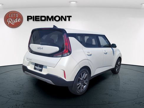 Used 2024 Kia Soul EX w/ Option Group 015 FWD image 5