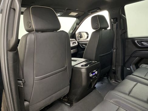 Used 2023 GMC Yukon SLT image 17