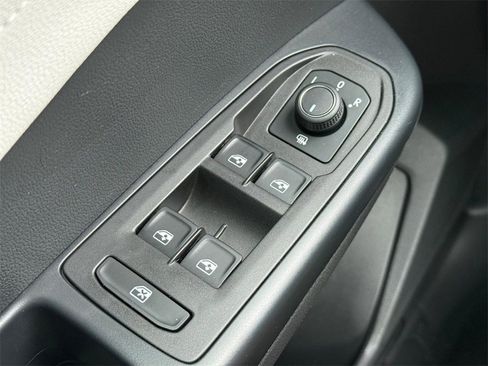 Certified 2025 Volkswagen Taos SEL image 21