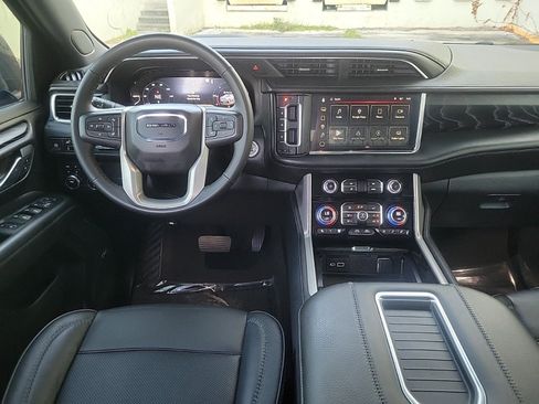 Used 2023 GMC Yukon XL Denali image 19