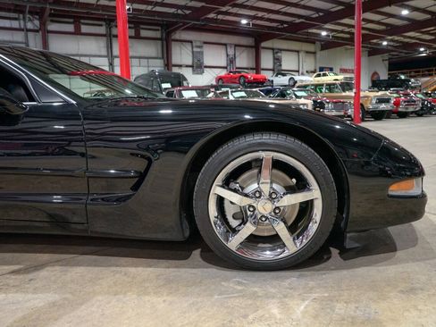 Used 1998 Chevrolet Corvette Coupe w/ Memory Pkg RWD image 11