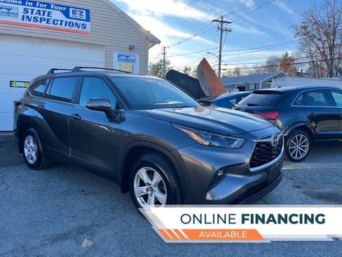 Used 2023 Toyota Highlander LE AWD/4WD image 1