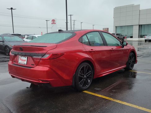 Used 2025 Toyota Camry XSE FWD image 5